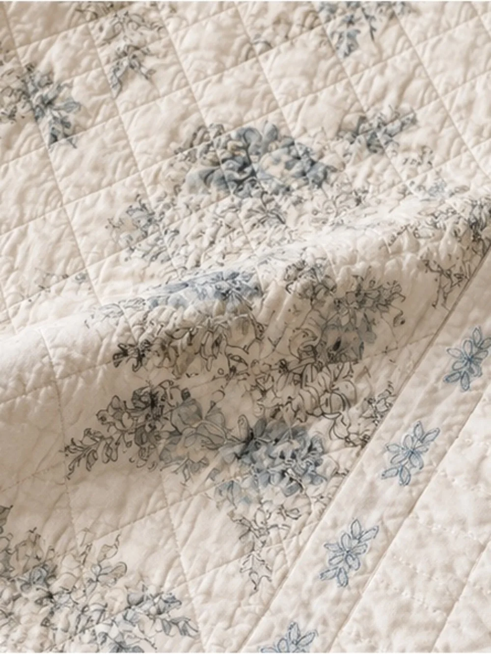 Quilt handmade blue white floral Reversible Full like new